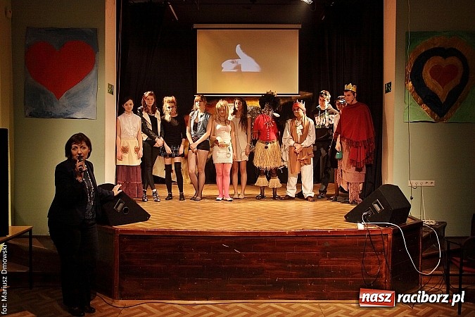 Zdjęcie w galerii na portalu naszraciborz.pl: Spóźnieni królowie na deskach MDK wiadomości z regionu