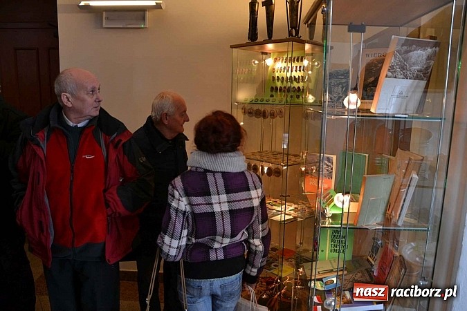 Zdjęcie w galerii na portalu naszraciborz.pl: 60-lecie PTTK w Raciborzu. Uroczyste obchody na zamku za nami wiadomości z regionu