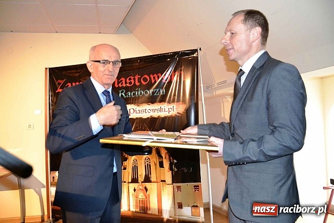 Zdjęcie w galerii na portalu naszraciborz.pl: 60-lecie PTTK w Raciborzu. Uroczyste obchody na zamku za nami wiadomości z regionu