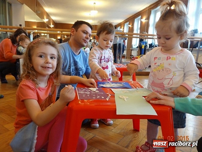 Zdjęcie w galerii na portalu naszraciborz.pl: O zmianie roli ojca, czyli tata w Fiku-miku  wiadomości z regionu