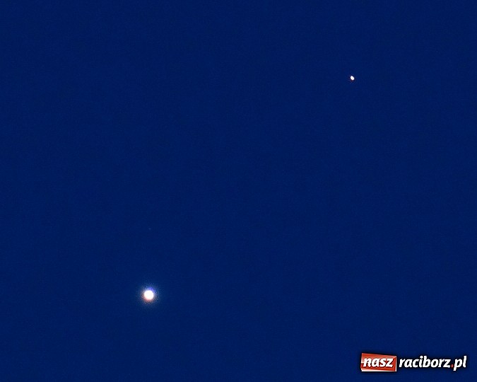 Zdjęcie w galerii na portalu naszraciborz.pl: Wychodzenie Księżyca z nowiu oraz koniunkcja Wenus i Marsa wiadomości z regionu