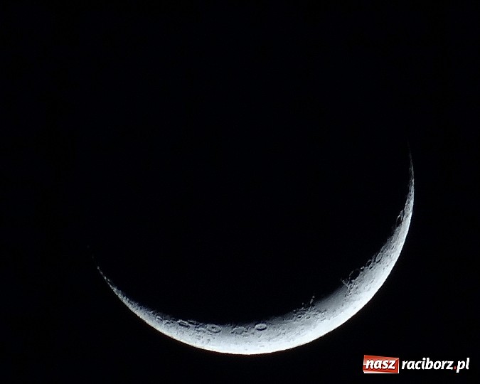 Zdjęcie w galerii na portalu naszraciborz.pl: Wychodzenie Księżyca z nowiu oraz koniunkcja Wenus i Marsa wiadomości z regionu