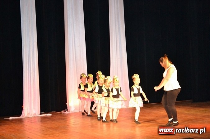 Zdjęcie w galerii na portalu naszraciborz.pl: Cha, cha - czyli Dzień Tańca w Kuźni Raciborskiej wiadomości z regionu