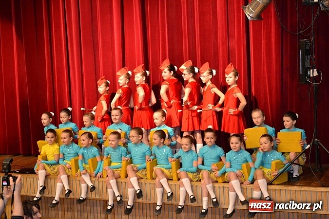 Zdjęcie w galerii na portalu naszraciborz.pl: Cha, cha - czyli Dzień Tańca w Kuźni Raciborskiej wiadomości z regionu