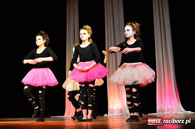 Zdjęcie w galerii na portalu naszraciborz.pl: Cha, cha - czyli Dzień Tańca w Kuźni Raciborskiej wiadomości z regionu