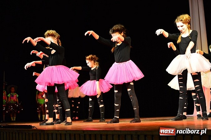Zdjęcie w galerii na portalu naszraciborz.pl: Cha, cha - czyli Dzień Tańca w Kuźni Raciborskiej wiadomości z regionu