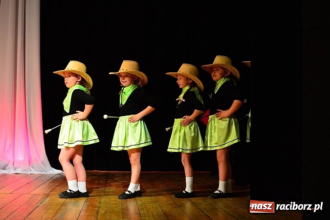 Zdjęcie w galerii na portalu naszraciborz.pl: Cha, cha - czyli Dzień Tańca w Kuźni Raciborskiej wiadomości z regionu