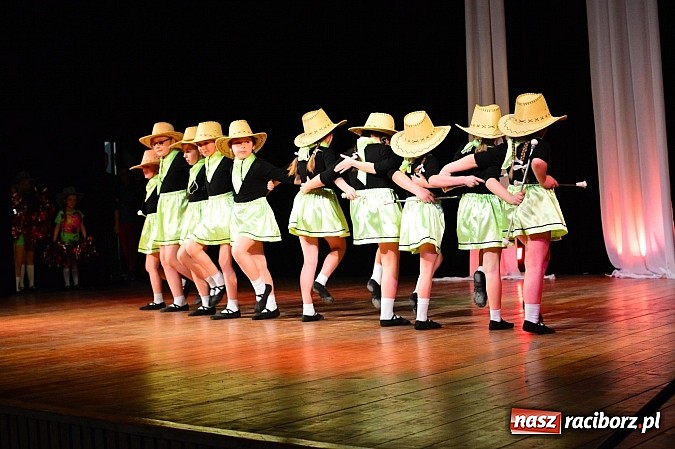 Zdjęcie w galerii na portalu naszraciborz.pl: Cha, cha - czyli Dzień Tańca w Kuźni Raciborskiej wiadomości z regionu
