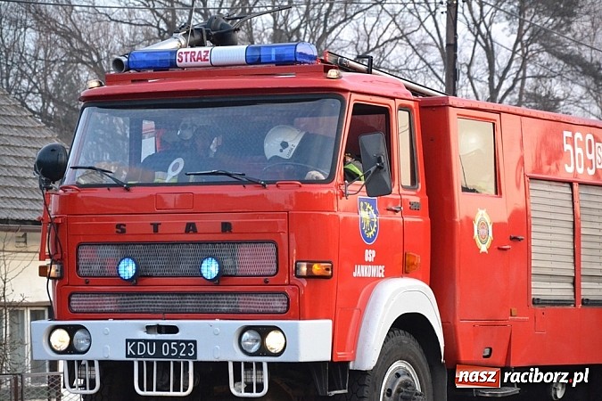 Zdjęcie w galerii na portalu naszraciborz.pl: W Jankowicach wpadł do rowu. Kierowca zasnął za kierownicą? wiadomości z regionu