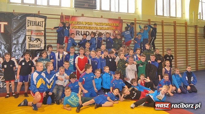 Zdjęcie w galerii na portalu naszraciborz.pl: Unici przywieźli z Rudy Śląskiej worek medali wiadomości z regionu