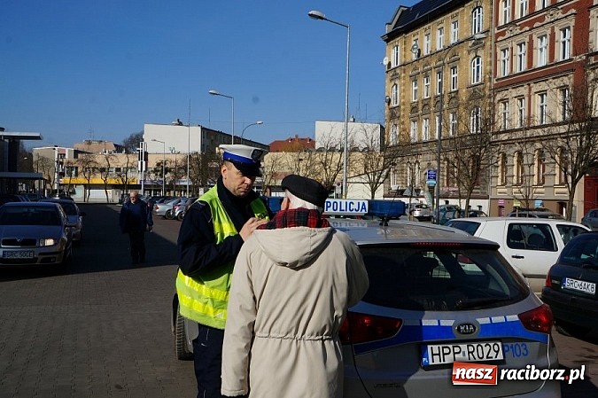 Zdjęcie w galerii na portalu naszraciborz.pl: Policjanci ukarali mandatami 36 pieszych wiadomości z regionu