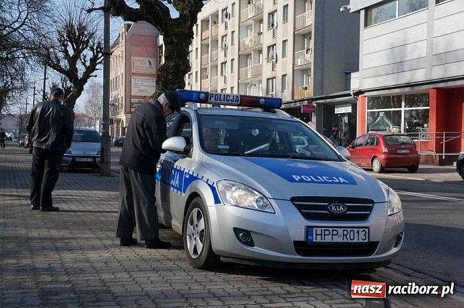 Zdjęcie w galerii na portalu naszraciborz.pl: Policjanci ukarali mandatami 36 pieszych wiadomości z regionu