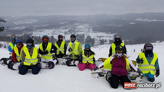Zdjęcie w galerii na portalu naszraciborz.pl: Narciarsko-snowboardowe szaleństwa gimnazjalistów z Ostroga  wiadomości z regionu