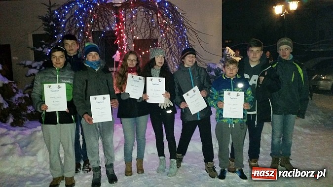 Zdjęcie w galerii na portalu naszraciborz.pl: Narciarsko-snowboardowe szaleństwa gimnazjalistów z Ostroga  wiadomości z regionu