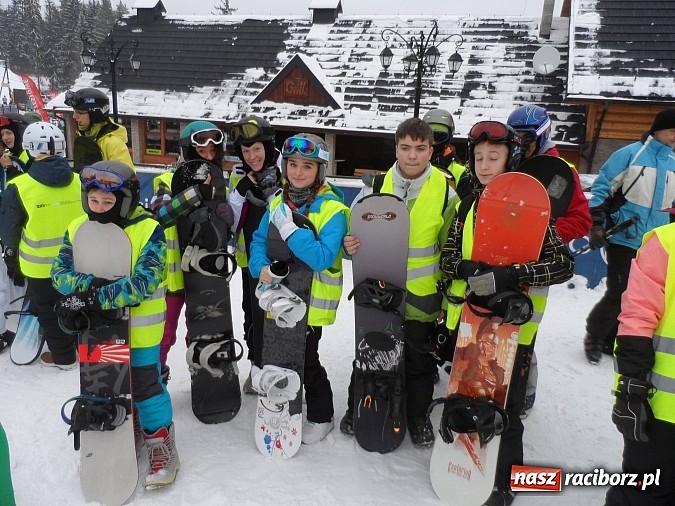 Zdjęcie w galerii na portalu naszraciborz.pl: Narciarsko-snowboardowe szaleństwa gimnazjalistów z Ostroga  wiadomości z regionu