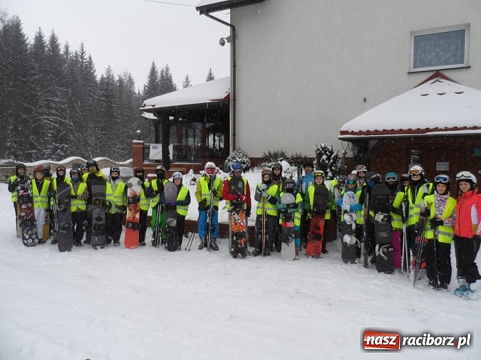 Zdjęcie w galerii na portalu naszraciborz.pl: Narciarsko-snowboardowe szaleństwa gimnazjalistów z Ostroga  wiadomości z regionu
