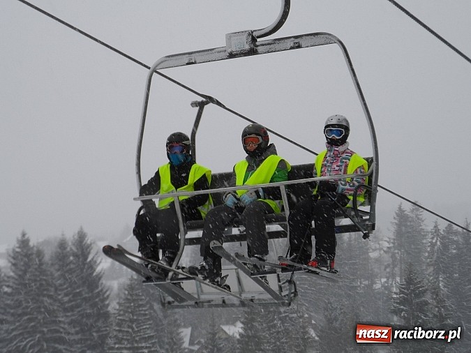 Zdjęcie w galerii na portalu naszraciborz.pl: Narciarsko-snowboardowe szaleństwa gimnazjalistów z Ostroga  wiadomości z regionu