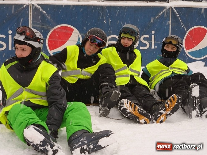 Zdjęcie w galerii na portalu naszraciborz.pl: Narciarsko-snowboardowe szaleństwa gimnazjalistów z Ostroga  wiadomości z regionu