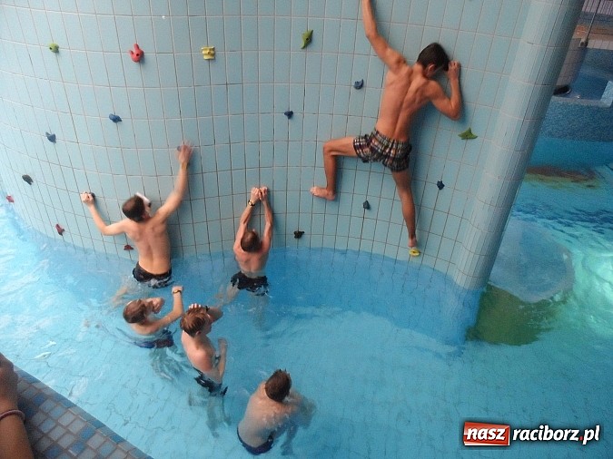 Zdjęcie w galerii na portalu naszraciborz.pl: Narciarsko-snowboardowe szaleństwa gimnazjalistów z Ostroga  wiadomości z regionu