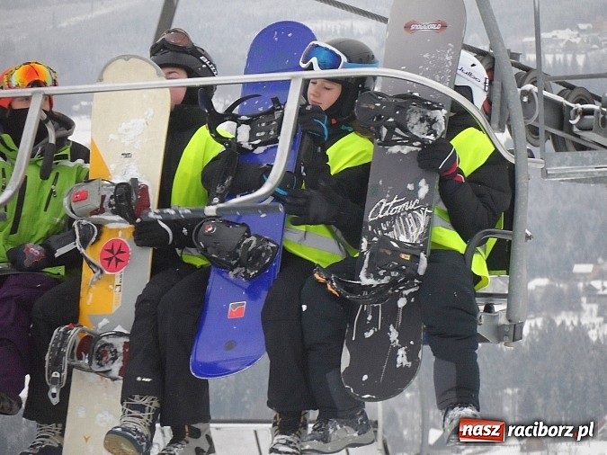 Zdjęcie w galerii na portalu naszraciborz.pl: Narciarsko-snowboardowe szaleństwa gimnazjalistów z Ostroga  wiadomości z regionu