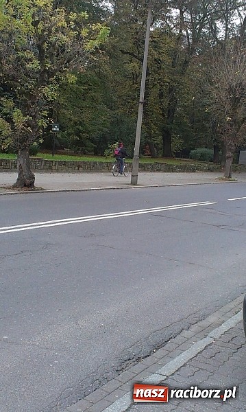 Zdjęcie w galerii na portalu naszraciborz.pl: Komendancie, co Pan na to? Czytelnik kolejny raz pyta o rowerzystów wiadomości z regionu