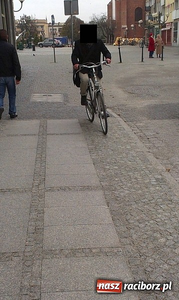 Zdjęcie w galerii na portalu naszraciborz.pl: Komendancie, co Pan na to? Czytelnik kolejny raz pyta o rowerzystów wiadomości z regionu