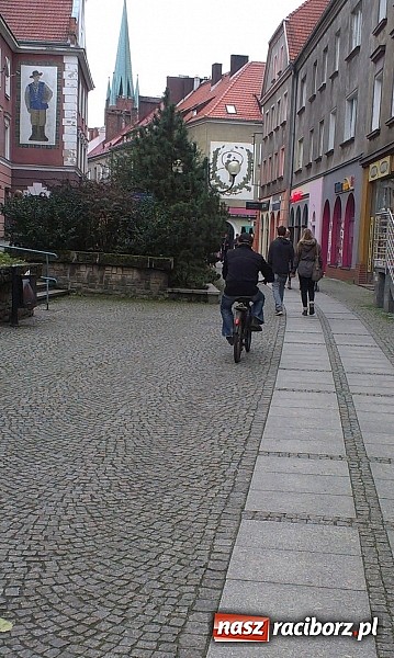 Zdjęcie w galerii na portalu naszraciborz.pl: Komendancie, co Pan na to? Czytelnik kolejny raz pyta o rowerzystów wiadomości z regionu