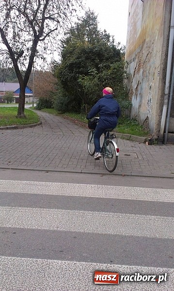 Zdjęcie w galerii na portalu naszraciborz.pl: Komendancie, co Pan na to? Czytelnik kolejny raz pyta o rowerzystów wiadomości z regionu