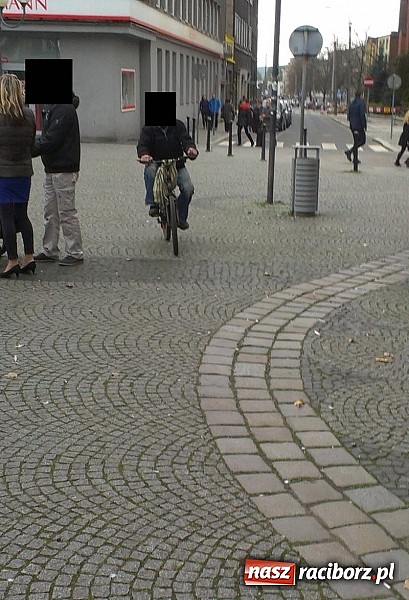Zdjęcie w galerii na portalu naszraciborz.pl: Komendancie, co Pan na to? Czytelnik kolejny raz pyta o rowerzystów wiadomości z regionu