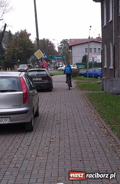 Zdjęcie w galerii na portalu naszraciborz.pl: Komendancie, co Pan na to? Czytelnik kolejny raz pyta o rowerzystów wiadomości z regionu