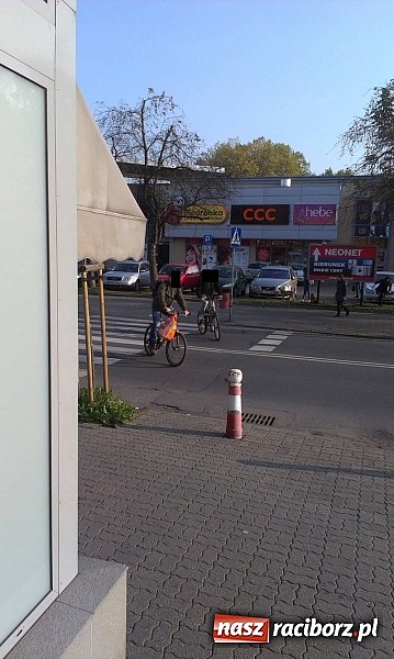 Zdjęcie w galerii na portalu naszraciborz.pl: Komendancie, co Pan na to? Czytelnik kolejny raz pyta o rowerzystów wiadomości z regionu