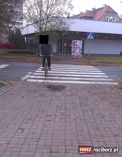 Zdjęcie w galerii na portalu naszraciborz.pl: Komendancie, co Pan na to? Czytelnik kolejny raz pyta o rowerzystów wiadomości z regionu