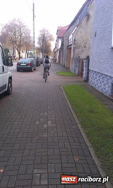 Zdjęcie w galerii na portalu naszraciborz.pl: Komendancie, co Pan na to? Czytelnik kolejny raz pyta o rowerzystów wiadomości z regionu