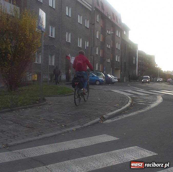 Zdjęcie w galerii na portalu naszraciborz.pl: Komendancie, co Pan na to? Czytelnik kolejny raz pyta o rowerzystów wiadomości z regionu