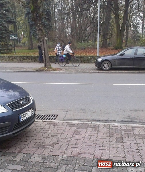 Zdjęcie w galerii na portalu naszraciborz.pl: Komendancie, co Pan na to? Czytelnik kolejny raz pyta o rowerzystów wiadomości z regionu