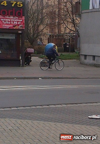 Zdjęcie w galerii na portalu naszraciborz.pl: Komendancie, co Pan na to? Czytelnik kolejny raz pyta o rowerzystów wiadomości z regionu
