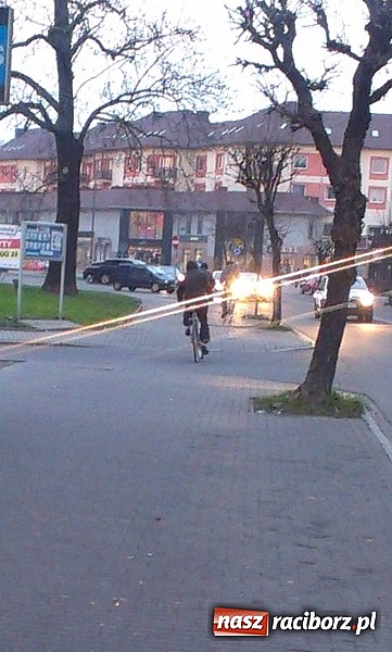 Zdjęcie w galerii na portalu naszraciborz.pl: Komendancie, co Pan na to? Czytelnik kolejny raz pyta o rowerzystów wiadomości z regionu