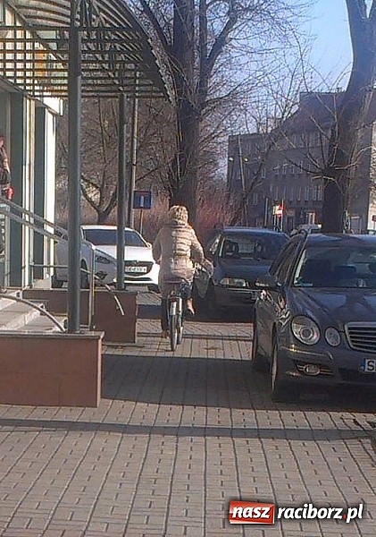 Zdjęcie w galerii na portalu naszraciborz.pl: Komendancie, co Pan na to? Czytelnik kolejny raz pyta o rowerzystów wiadomości z regionu