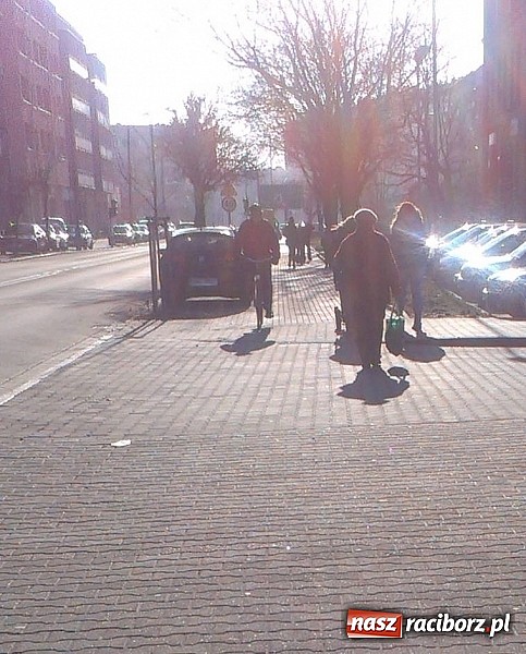 Zdjęcie w galerii na portalu naszraciborz.pl: Komendancie, co Pan na to? Czytelnik kolejny raz pyta o rowerzystów wiadomości z regionu