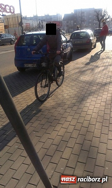 Zdjęcie w galerii na portalu naszraciborz.pl: Komendancie, co Pan na to? Czytelnik kolejny raz pyta o rowerzystów wiadomości z regionu