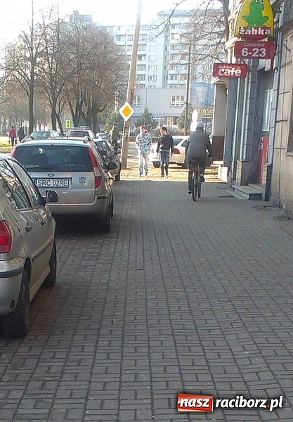 Zdjęcie w galerii na portalu naszraciborz.pl: Komendancie, co Pan na to? Czytelnik kolejny raz pyta o rowerzystów wiadomości z regionu