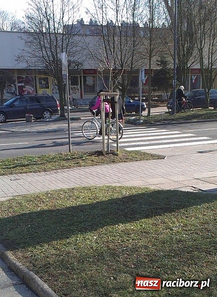 Zdjęcie w galerii na portalu naszraciborz.pl: Komendancie, co Pan na to? Czytelnik kolejny raz pyta o rowerzystów wiadomości z regionu