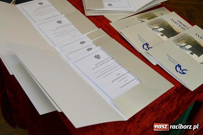 Zdjęcie w galerii na portalu naszraciborz.pl: Uroczysta odprawa z okazji Święta Służby Więziennej wiadomości z regionu