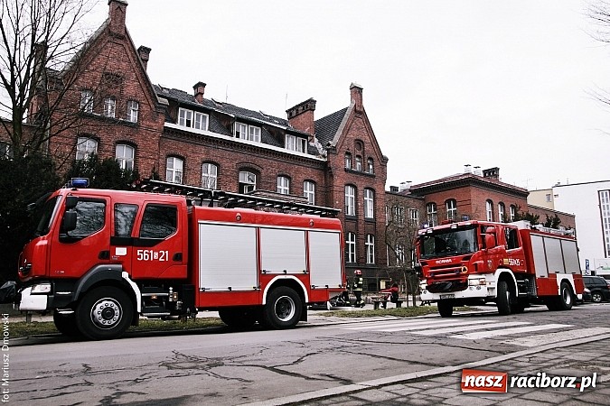 Zdjęcie w galerii na portalu naszraciborz.pl: Zadymienie w starym szpitalu przy Bema wiadomości z regionu