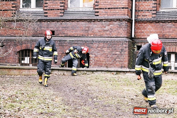 Zdjęcie w galerii na portalu naszraciborz.pl: Zadymienie w starym szpitalu przy Bema wiadomości z regionu