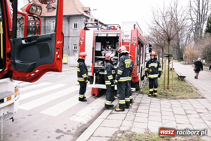 Zdjęcie w galerii na portalu naszraciborz.pl: Zadymienie w starym szpitalu przy Bema wiadomości z regionu