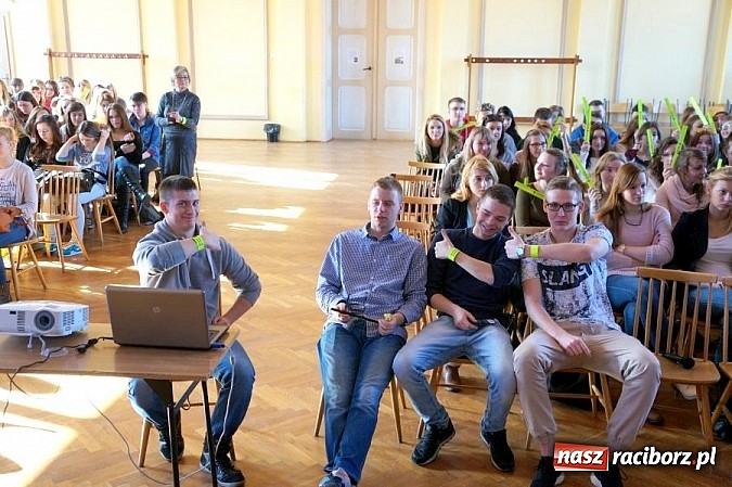 Zdjęcie w galerii na portalu naszraciborz.pl: Pogadanka w Zespole Szkół Ekonomicznych w Raciborzu wiadomości z regionu