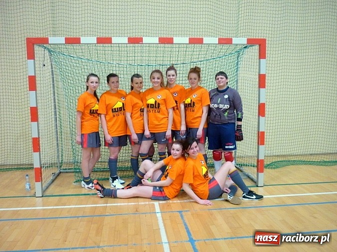 Zdjęcie w galerii na portalu naszraciborz.pl: Halowy Turniej Juniorów w Piłce nożnej o Puchar Wójta Gminy Rudnik wiadomości z regionu