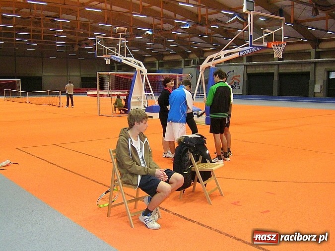 Zdjęcie w galerii na portalu naszraciborz.pl: Turniej o Puchar Dyrektora ZSOMS w tenisie wiadomości z regionu