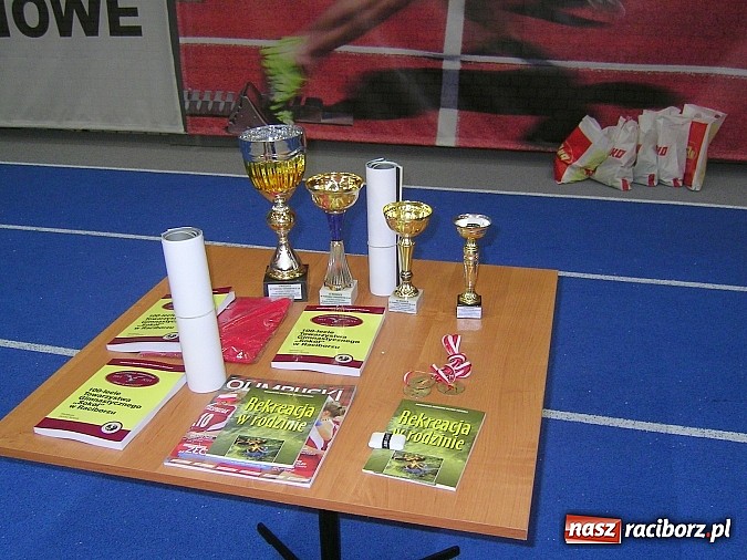 Zdjęcie w galerii na portalu naszraciborz.pl: Turniej o Puchar Dyrektora ZSOMS w tenisie wiadomości z regionu